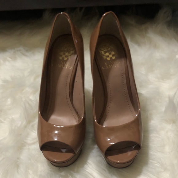 Vince Camuto women’s patent heels in size 5 1/2 - Picture 2 of 6